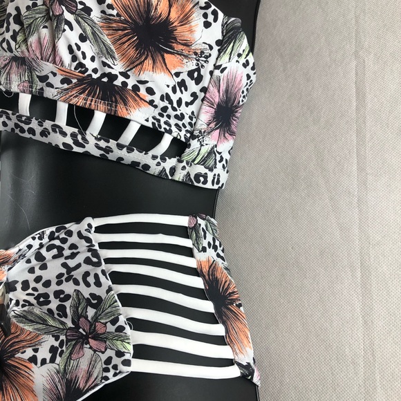 Newport Floral chetta swim suit large two piece - Picture 6 of 6